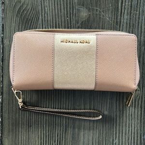 Like new michael kors wallet